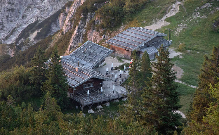 The rustic Alpine hut at Schlegelmulde