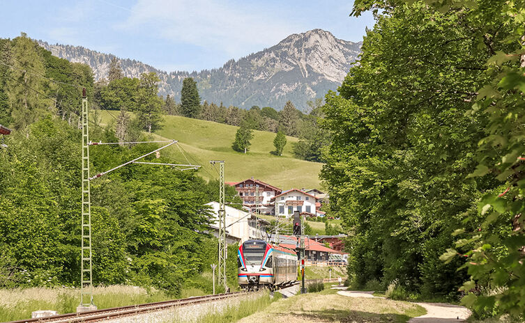 Die Bayerische Regiobahn am Bahnhof Bischofswiesen