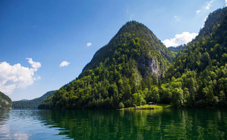 Kessel: Bedarfshaltestelle für Bergsteiger am Königssee