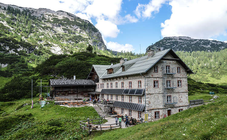 Eine der größten Schutzhütten in den Berchtesgadener Alpen: Das Kärlingerhaus