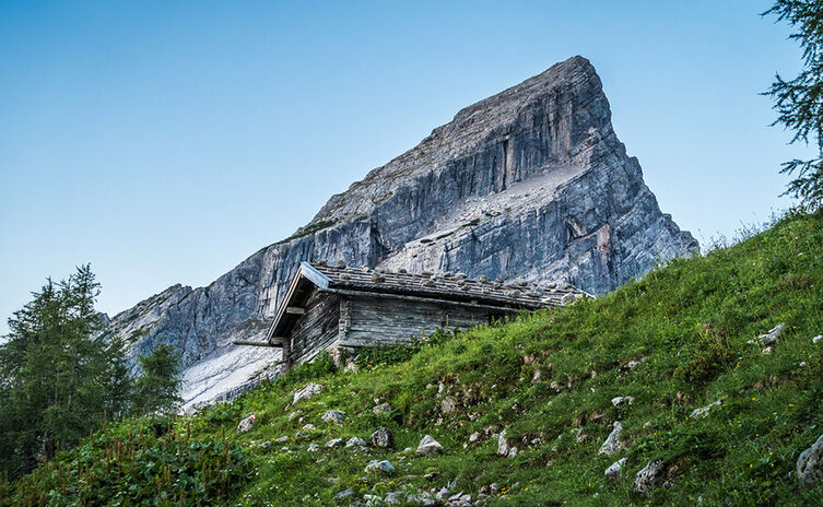 Die Falzalm, im Hintergrund der kleine Watzmann