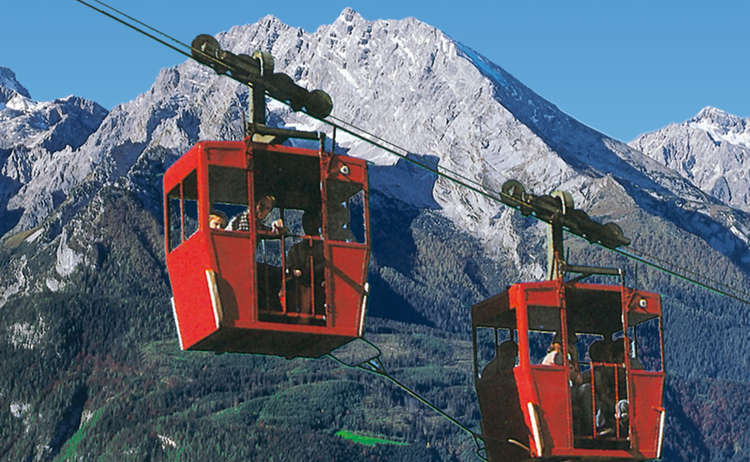 Obersalzbergbahn Berchtesgaden, im Hintergrund Watzmann