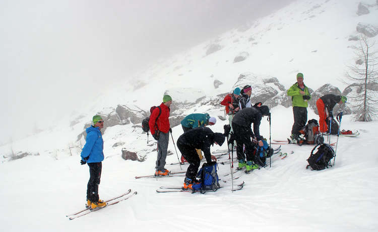 Skitourengeher rasten im Watzmannkar