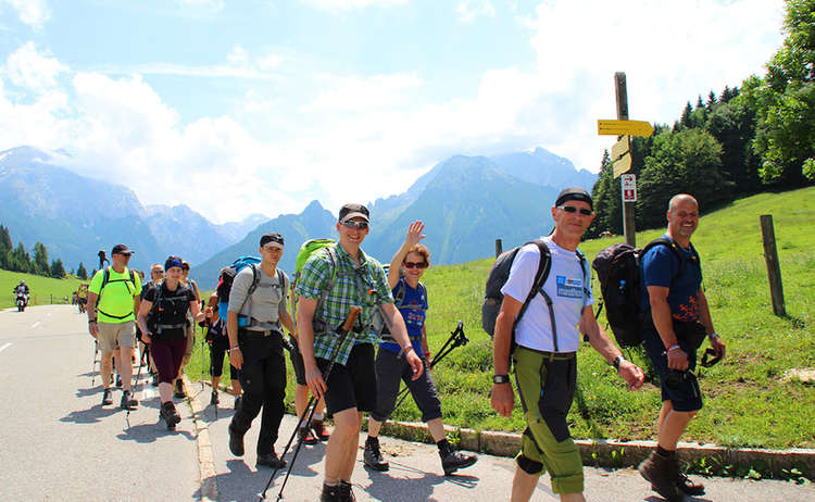 12 Stunden Salzapensteig Wanderer auf Tour