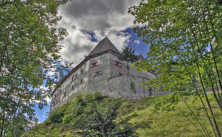 Das Schloss Staufeneck in Piding