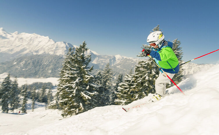 Kind beim Skifahren am Hochschwarzeck | Ramsau