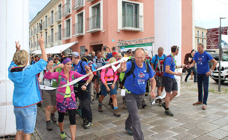 Start der 24 Stunden Watzmann alpin Wanderer