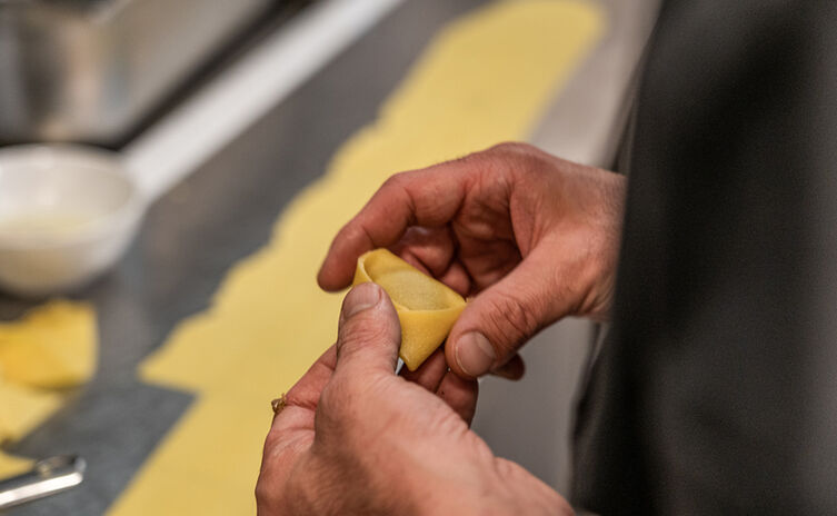 Entenravioli bei der Herstellung | Rezept Stefan Hettegger