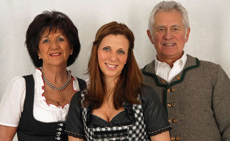 Familie Riehl, Trachtenmode
