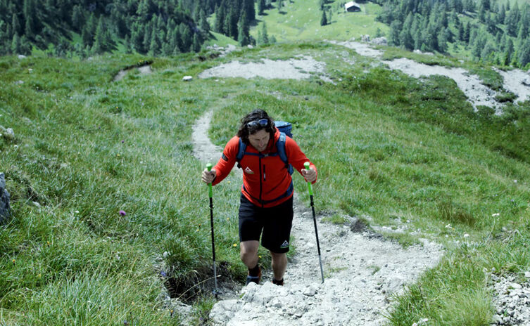 Wanderstöcke richtig einsetzen