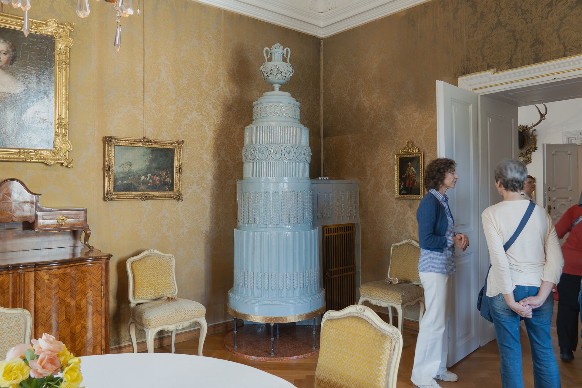 Imposanter Ofen im Königlichen Schloss Berchtesgaden