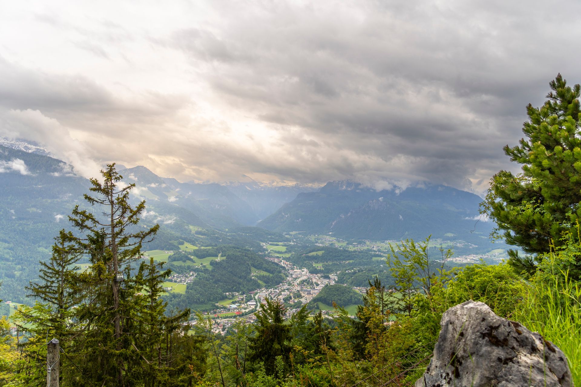 Die Aussicht von der Kneifelspitze auf das Tal Berchtesgaden