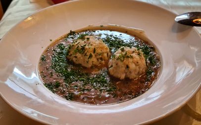 Kalbslüngerl mit Semmelknödl