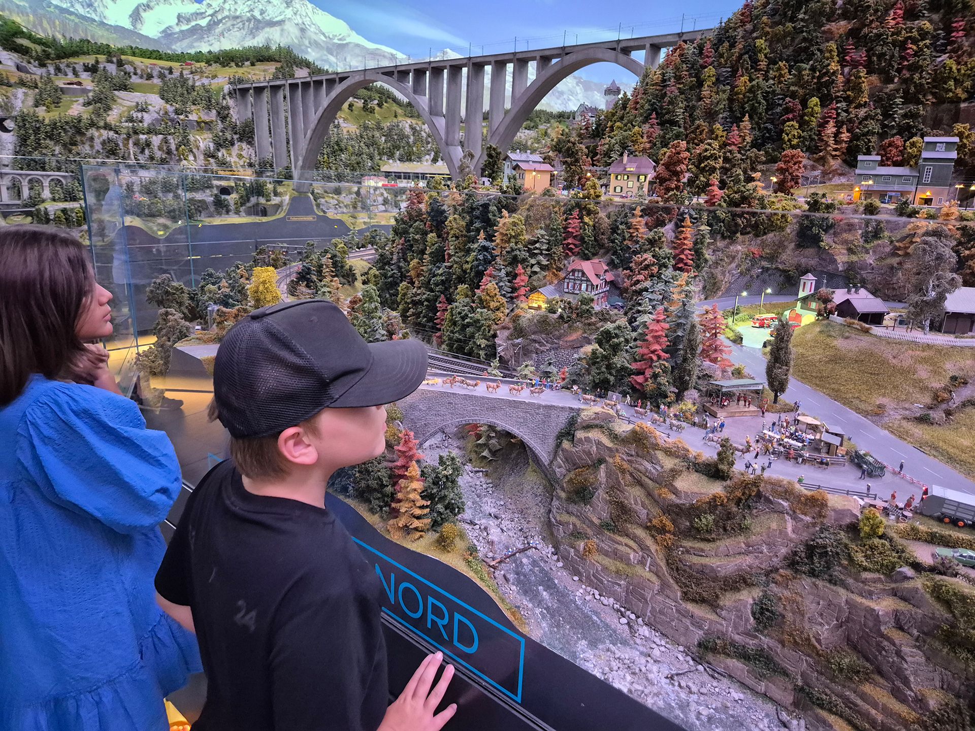 Beobachter der Miniaturwelt im Traumwerk 