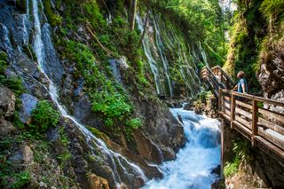 Wanderer in der Wimbachklamm