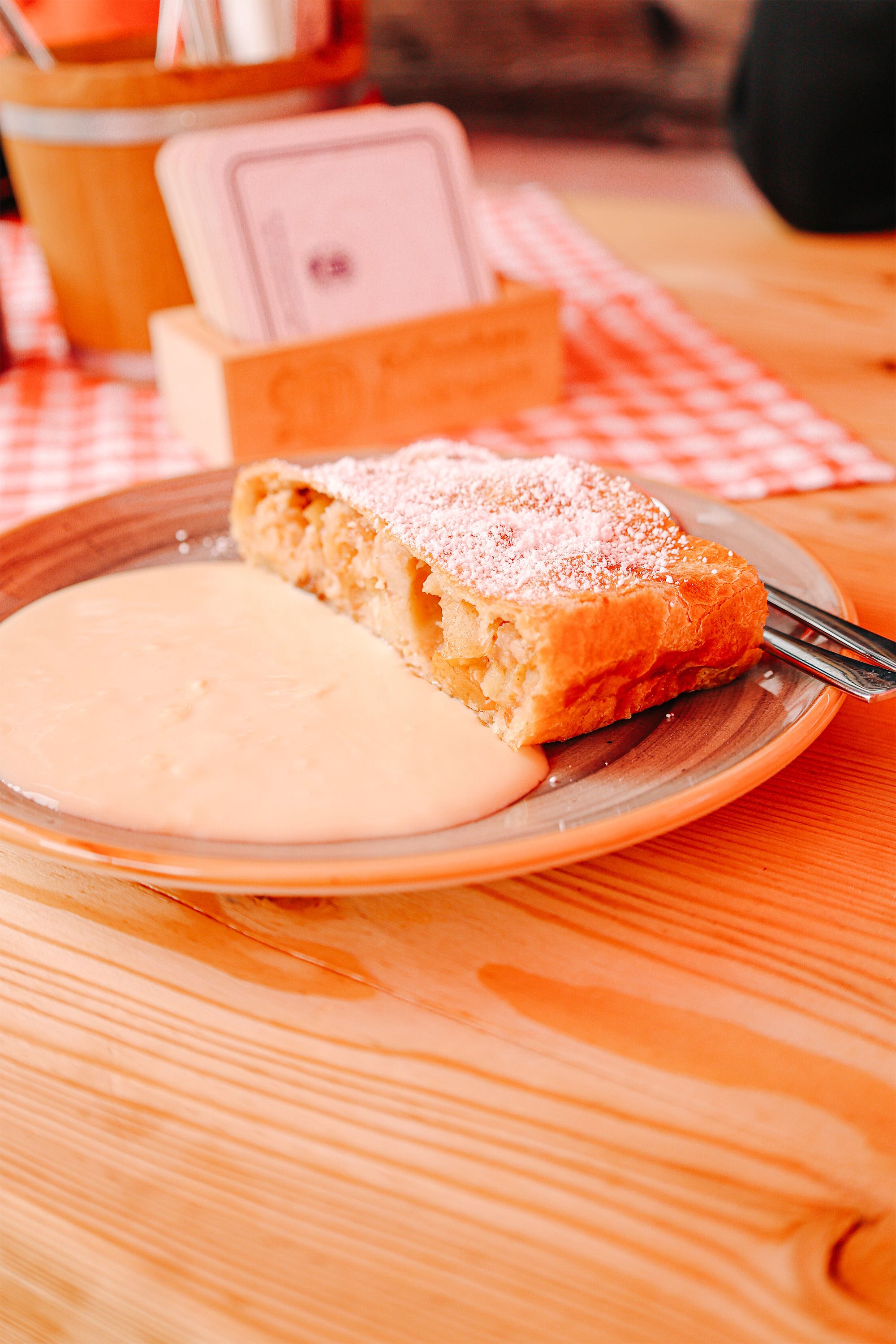 Eine Süßspeise zum Nachtisch an der Rossfeld-Skihütte
