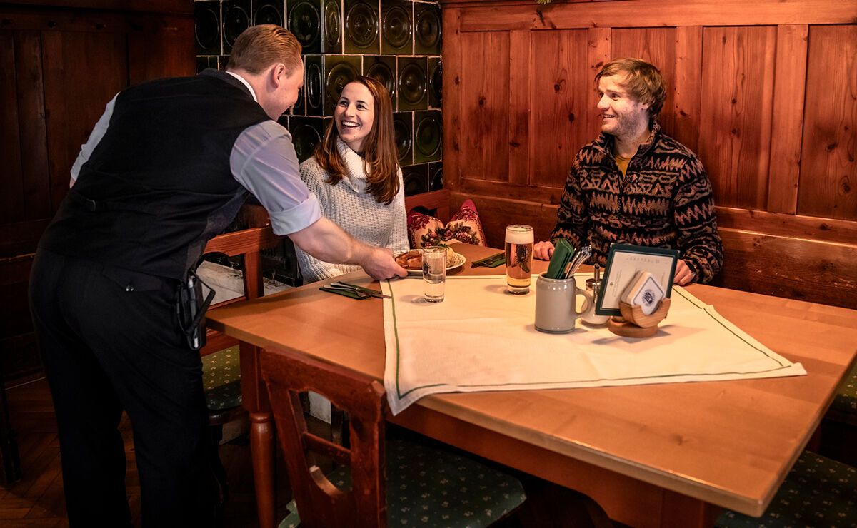 Herzliche Bewirtung im Gasthof Auzinger