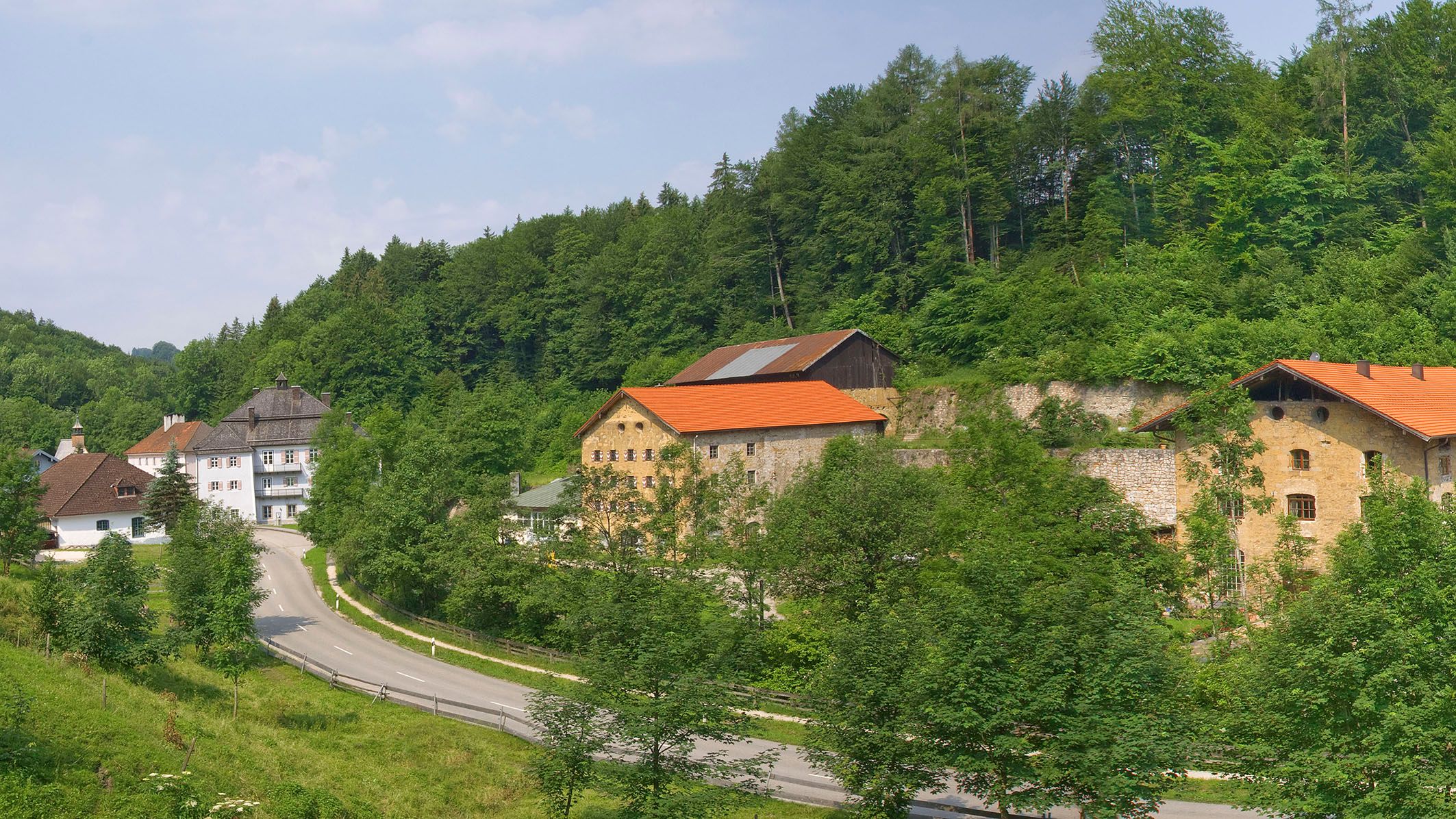 Häuser aus Schlackestein im Achthal