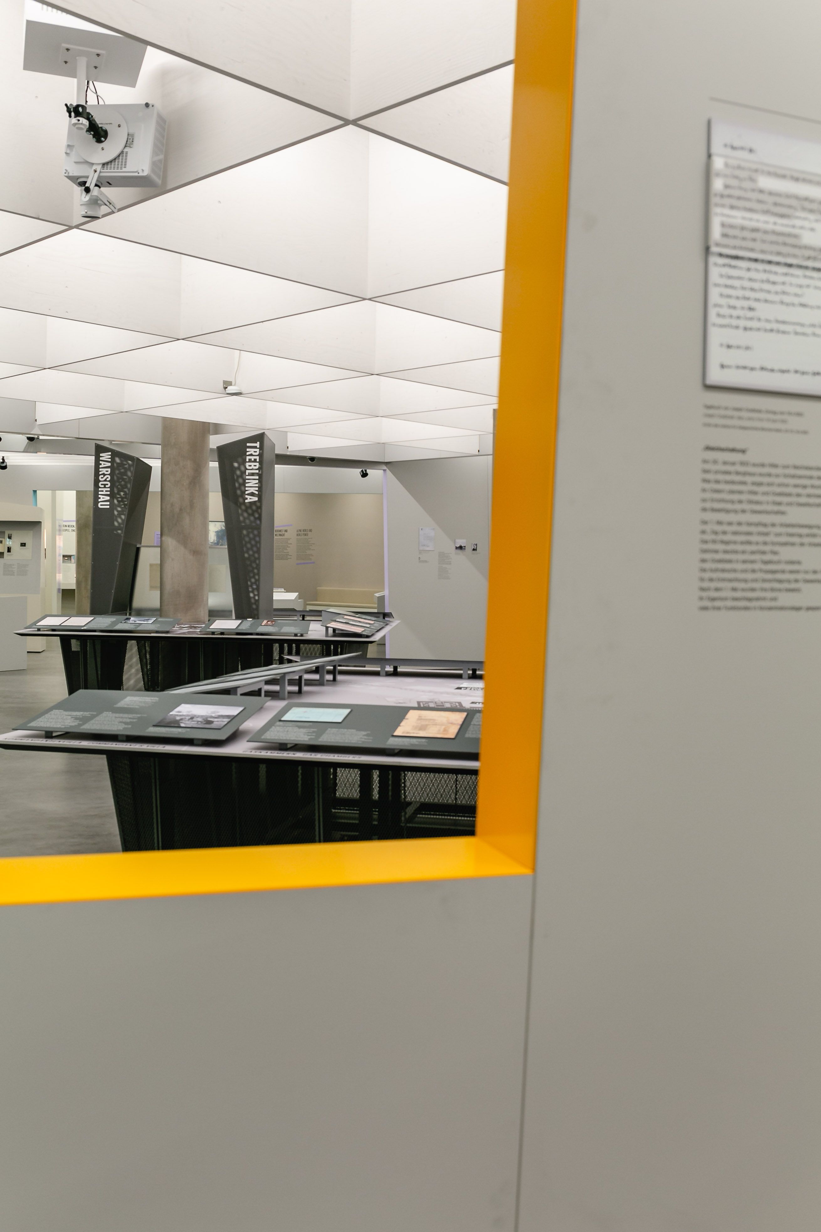  Dauerausstellung "Idyll und Verbrechen": Dokumentation Obersalzberg