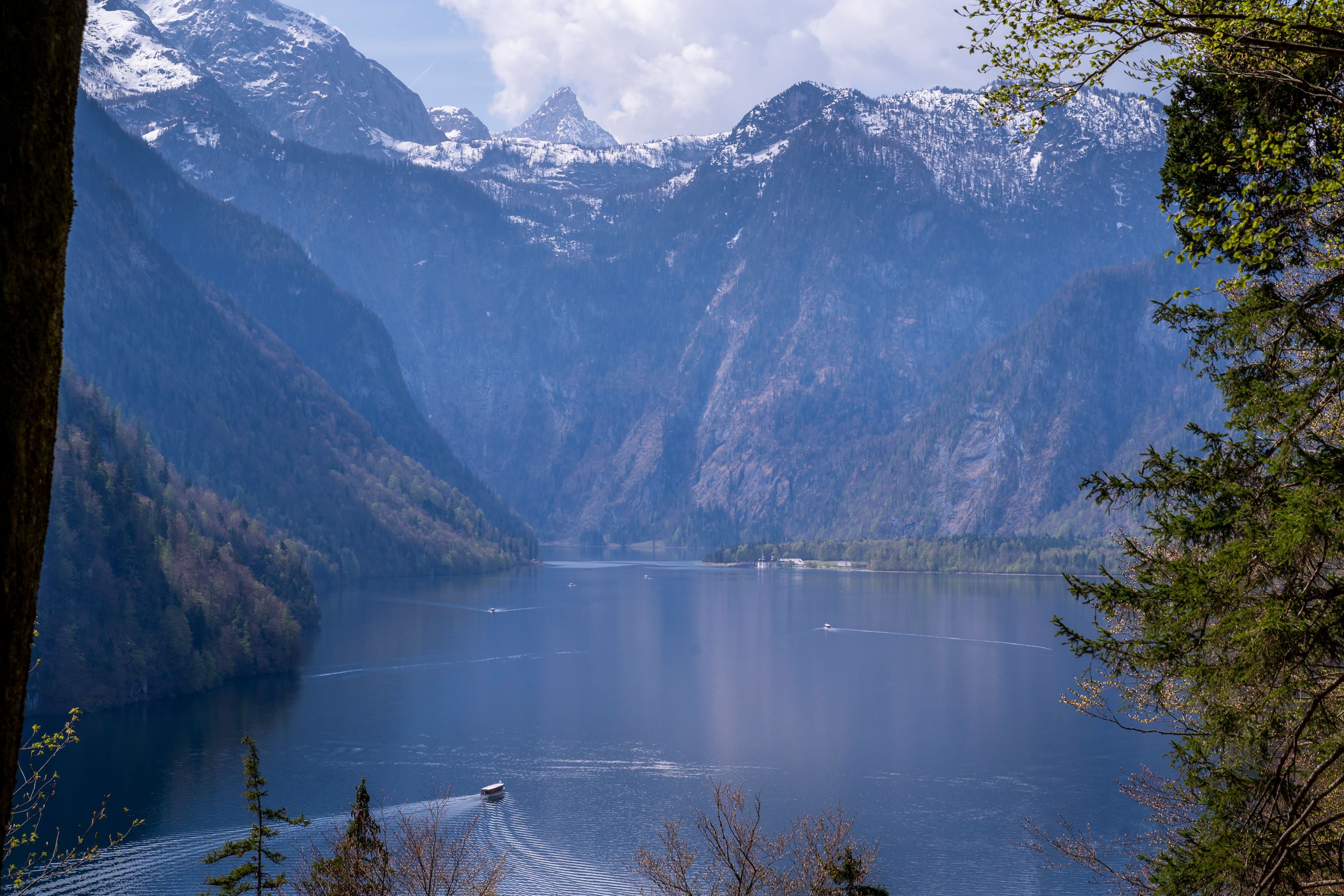 Blick über den Königssee nach St. Bartholomä und zur Schönfeldspitze