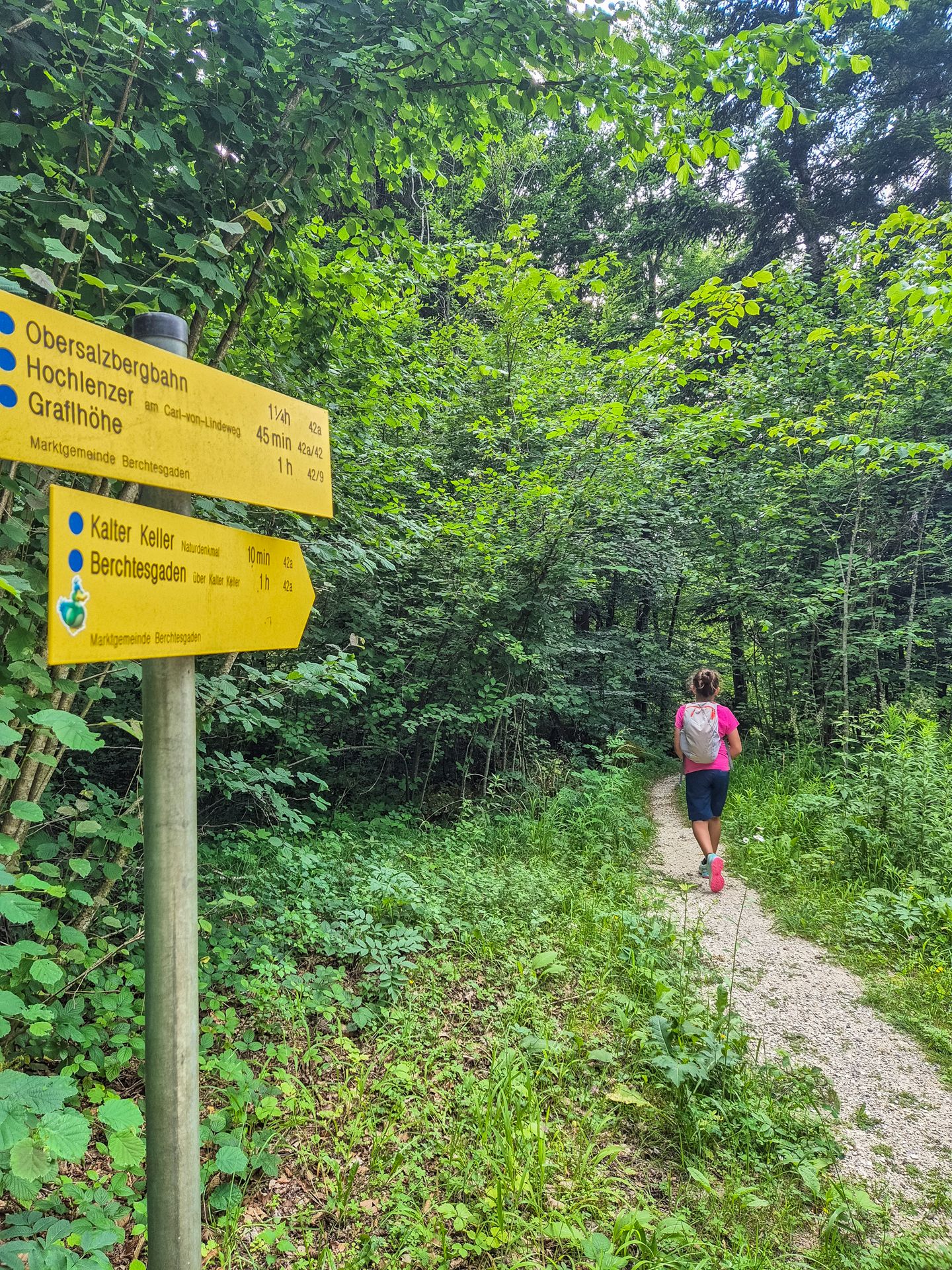 Beschilderung geben Wegweisungen auf den Obersalzberg