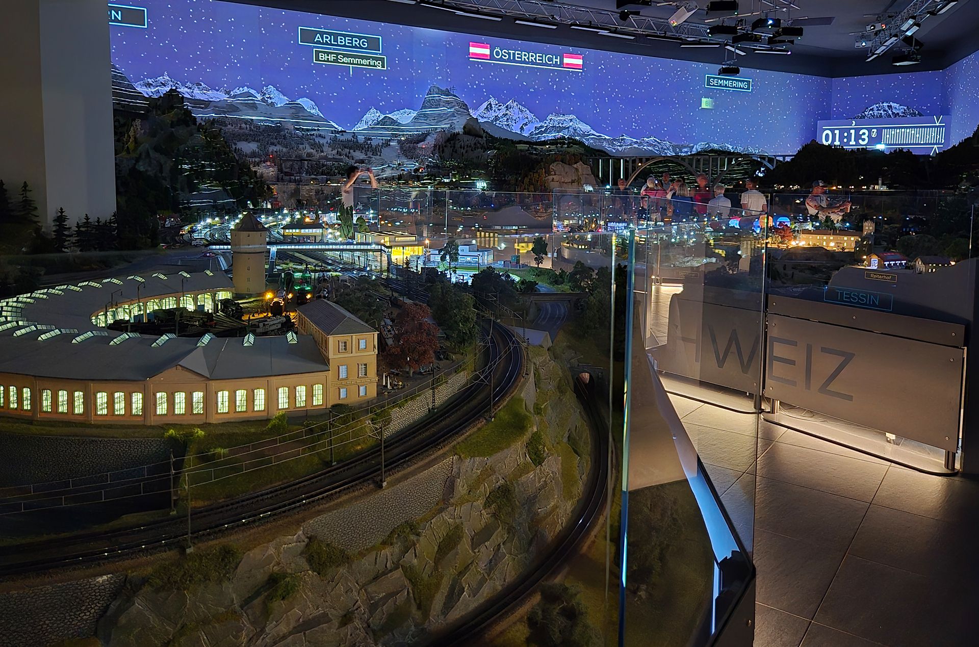 Miniaturwelt zeigt Salzburg bei Nacht