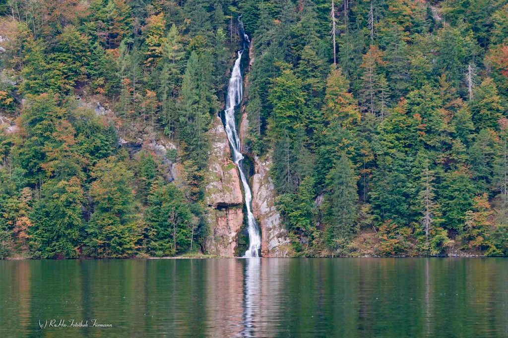 Der Schrainbach-Wasserfall, der in den Königssee mündet