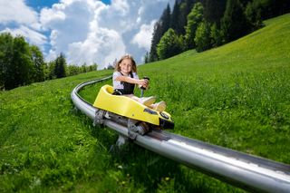 Über 2 Kilometer lang ist der Keltenblitz, die Sommerrodelbahn am Dürrnberg.