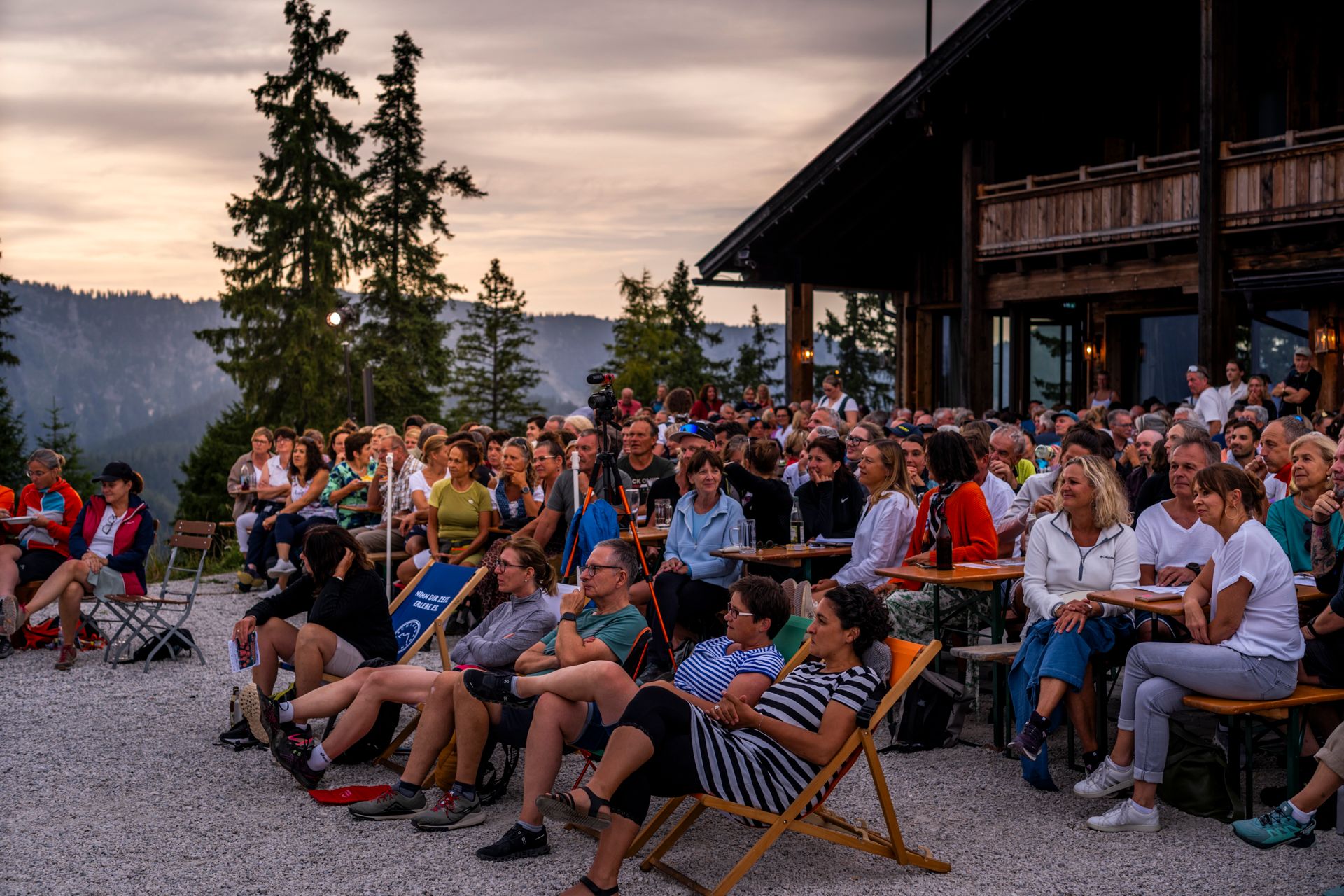 Zuschauermenge bei der Vorführung "der Watzmann groovt"