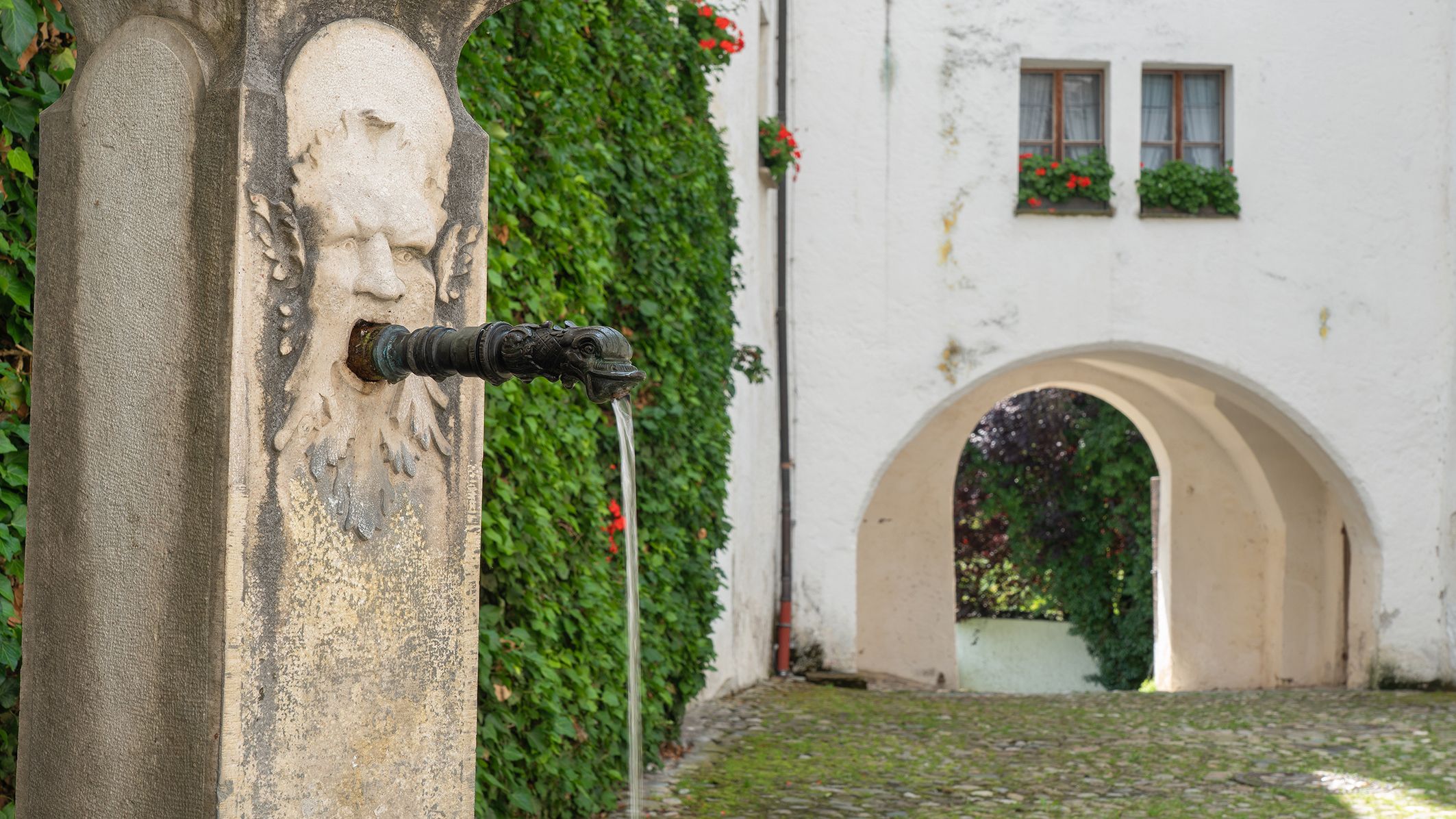 Laufender Brunnen am Kloster