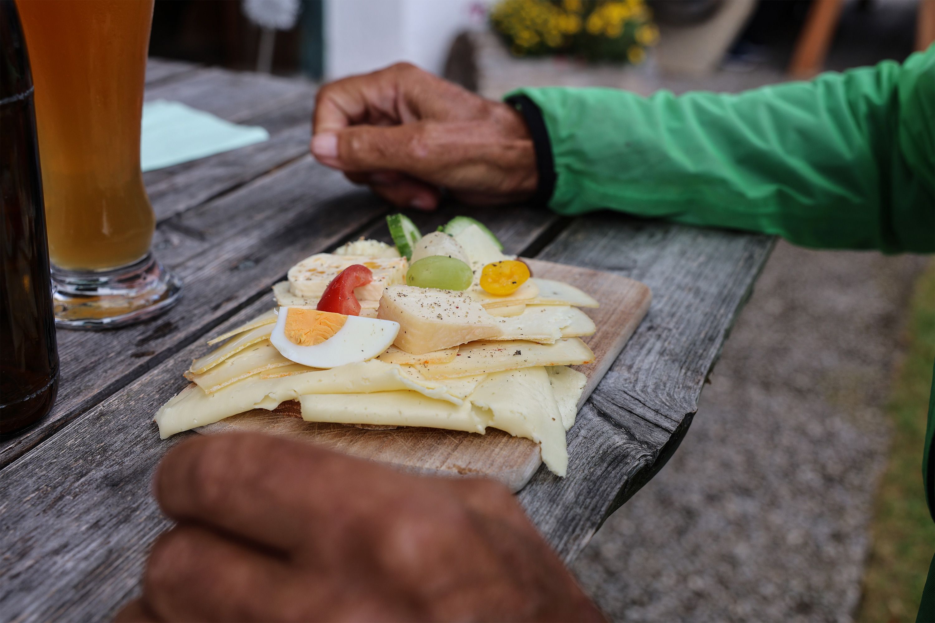 Brotzeit auf der Rossfeldalm