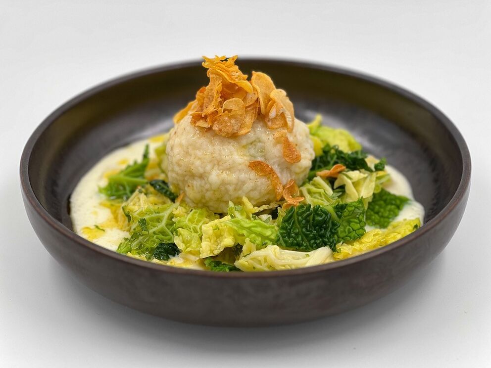 Topfen-Spinat-Knödl mit Rahmwirsing vom Altwirt Piding