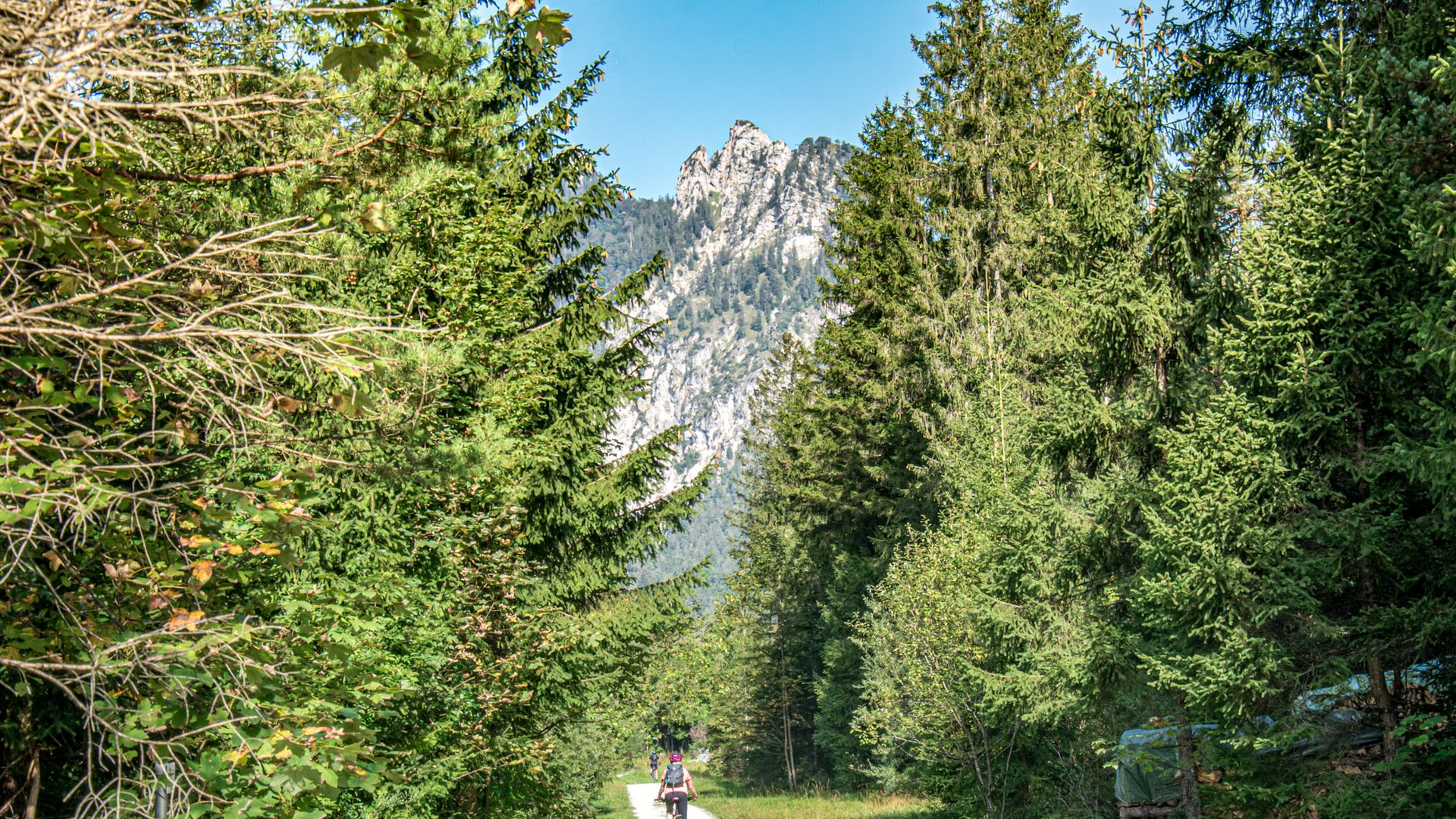Radfahren unter der schlafenden Hexe