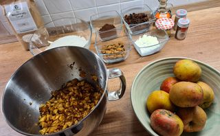 Zutaten für das weihnachtliche Früchtebrot