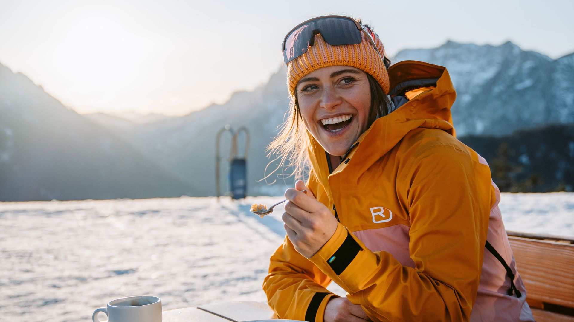 Kaffee und Kuchen auf der Terrasse des Hirschkaser