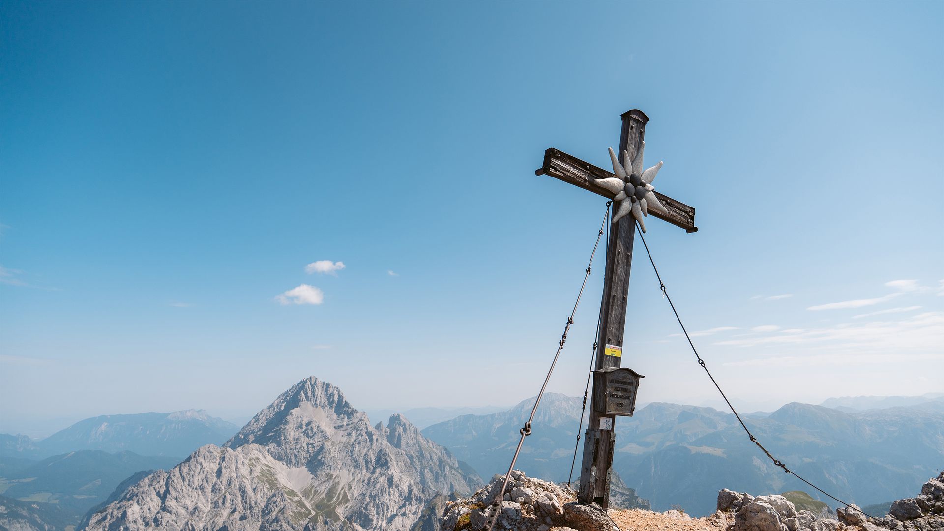 Hundstod Gipfelkreuz und Watzmann
