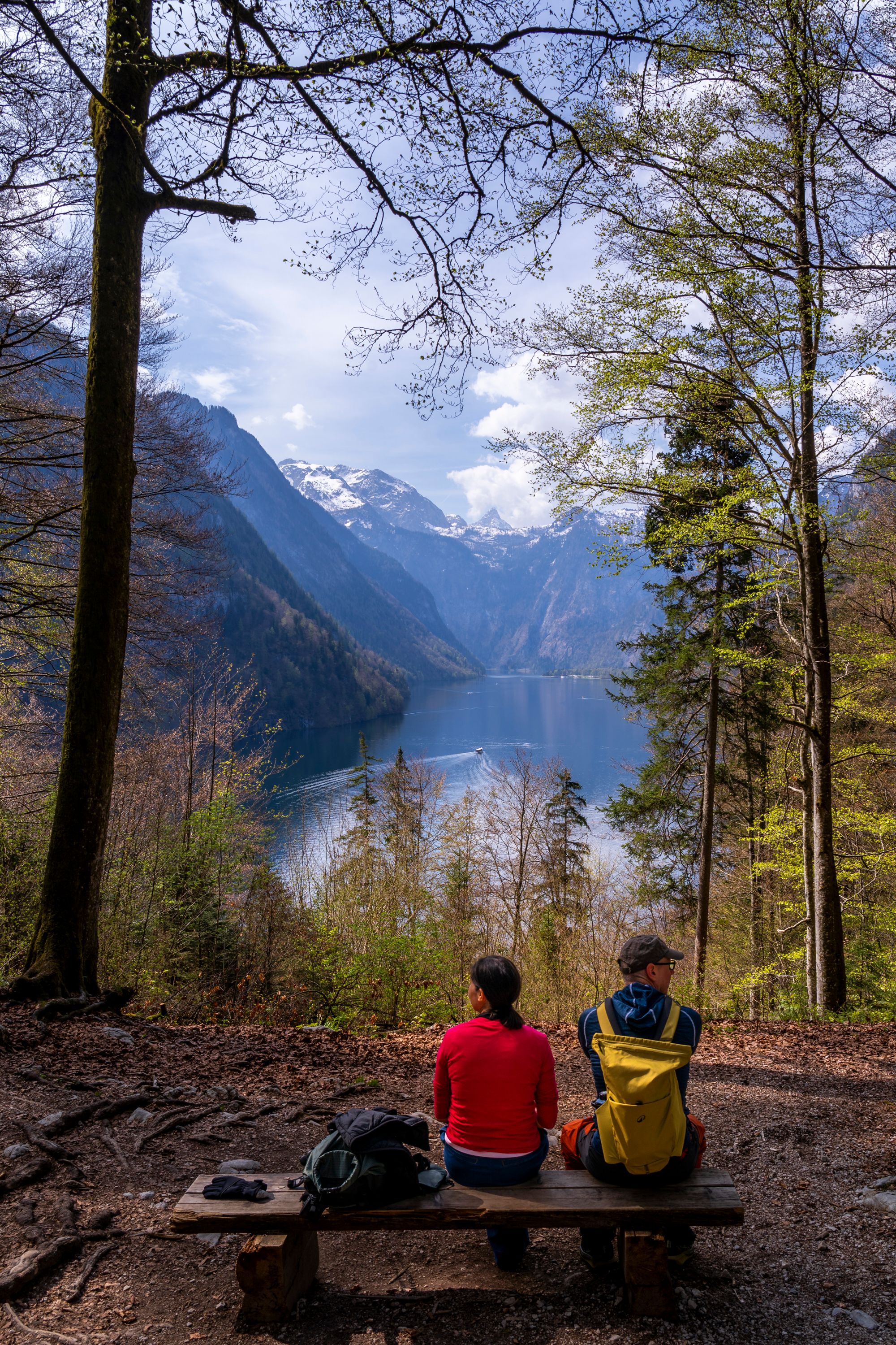 Aussicht vom Malerwinkl Rundweg im Frühling über den Königssee