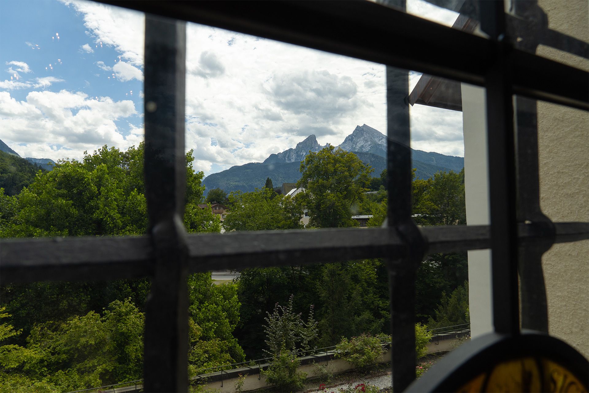 Einen herrlichen Blick vom Schloss auf den Watzmann