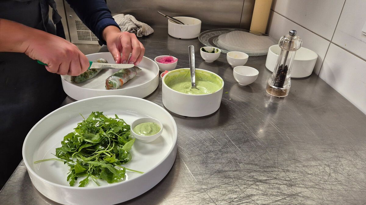 Rucola und Joghurt-Pesto-Dressing