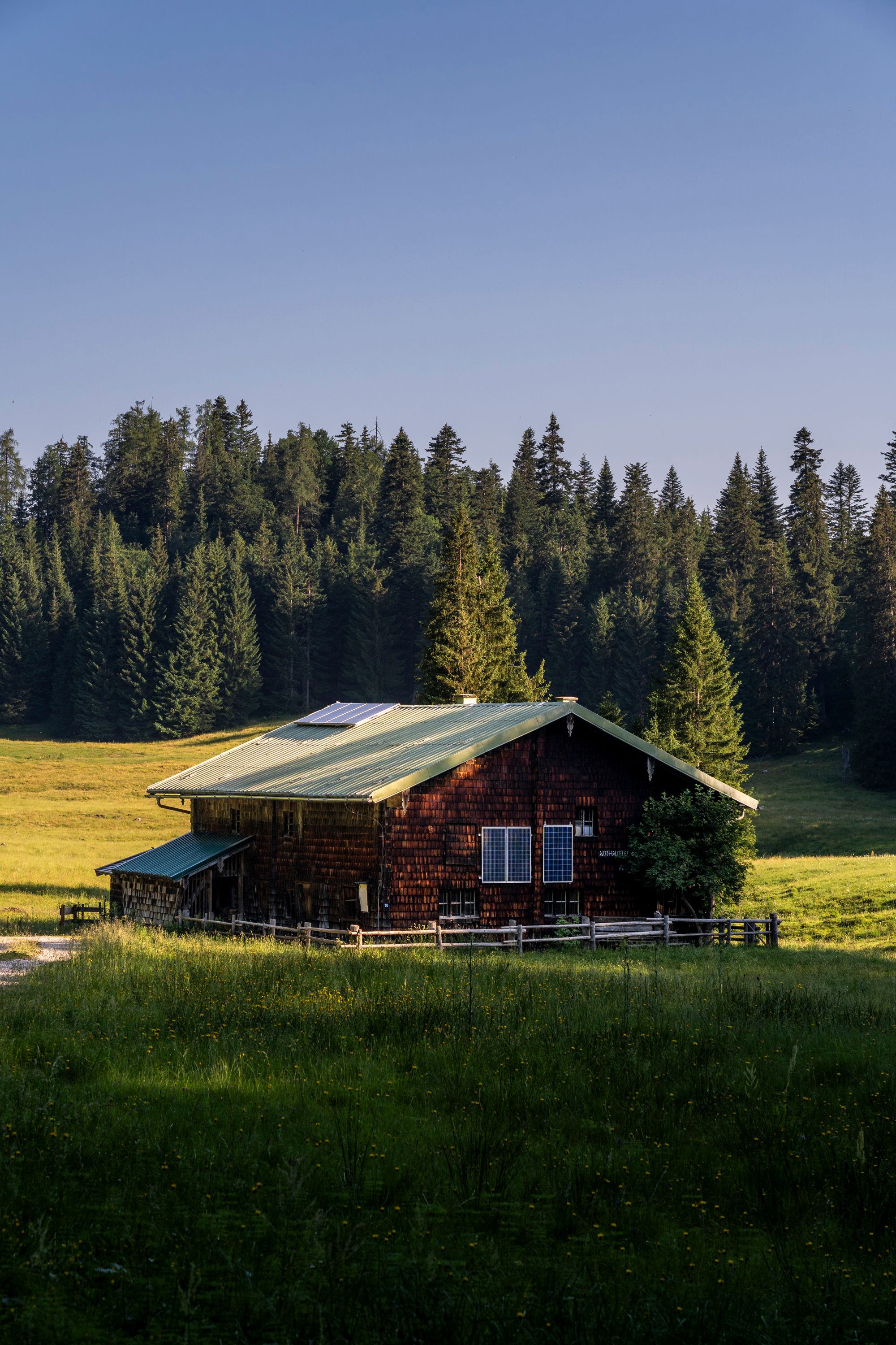 Die Diensthütte auf der Anthauptenalm