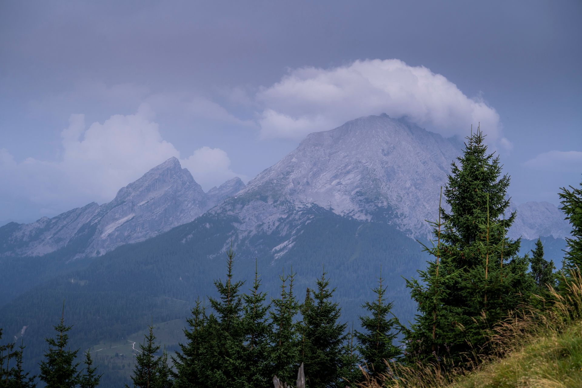 Der Watzmann mit einem "Wolkenhut"
