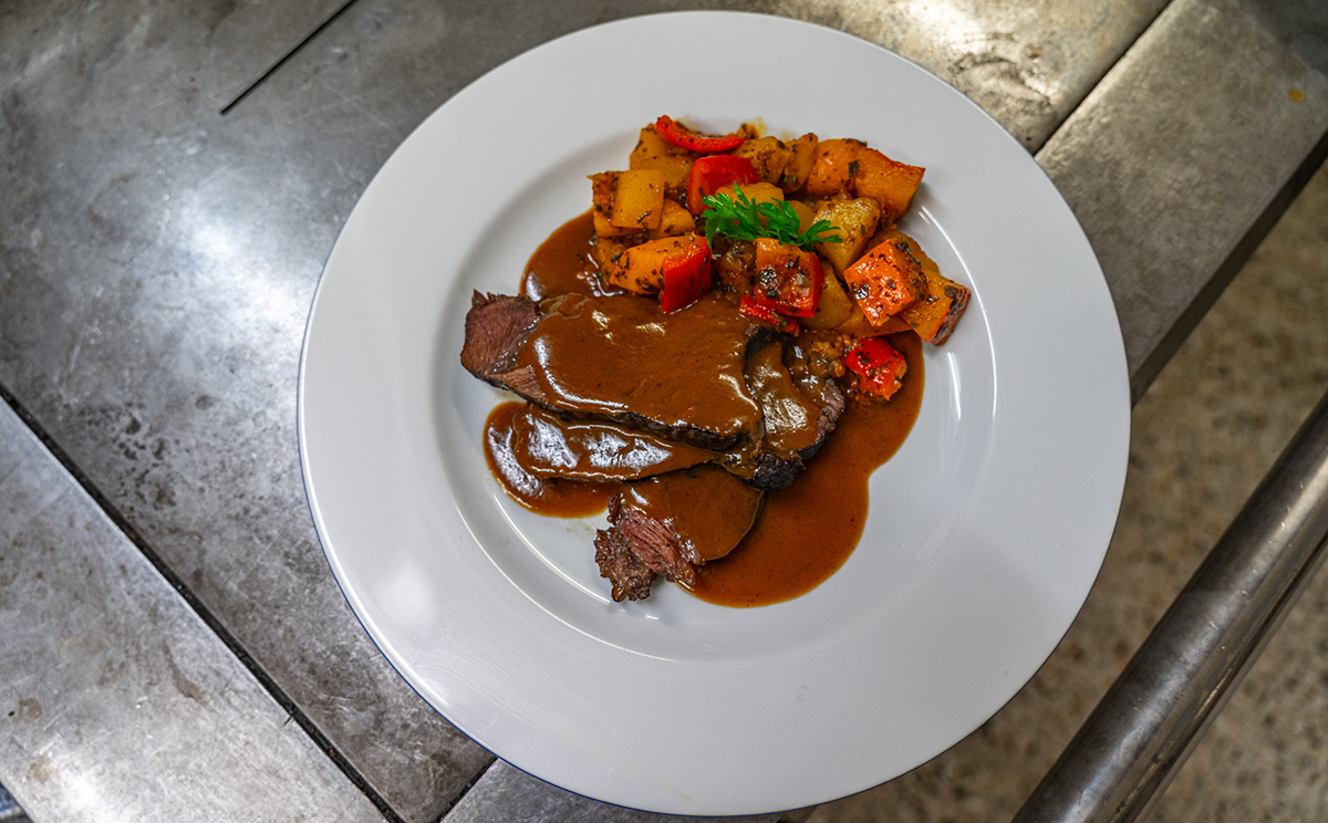 Ochsenbackerl mit Kürbis-Kartoffel-Gulasch