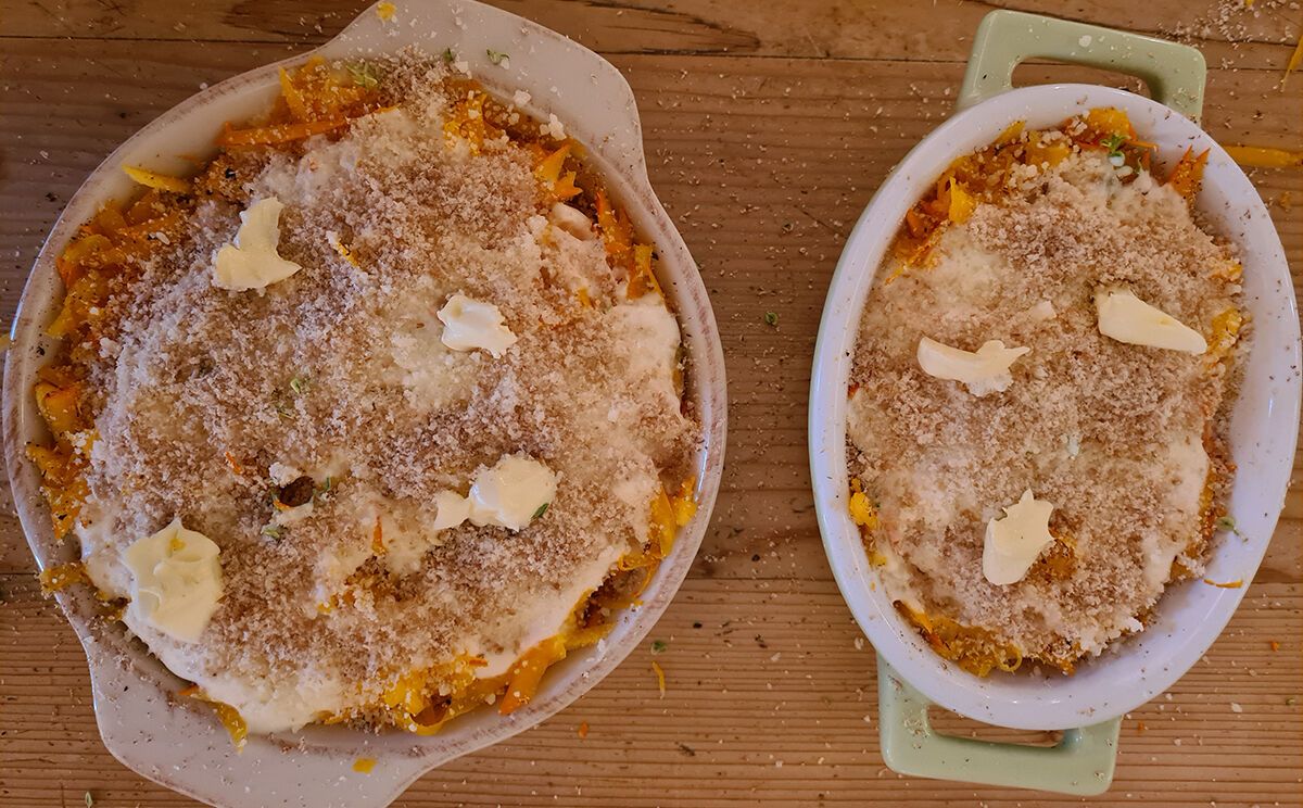 Zum Abschluss Butterflocken auf den Auflauf, dann backen