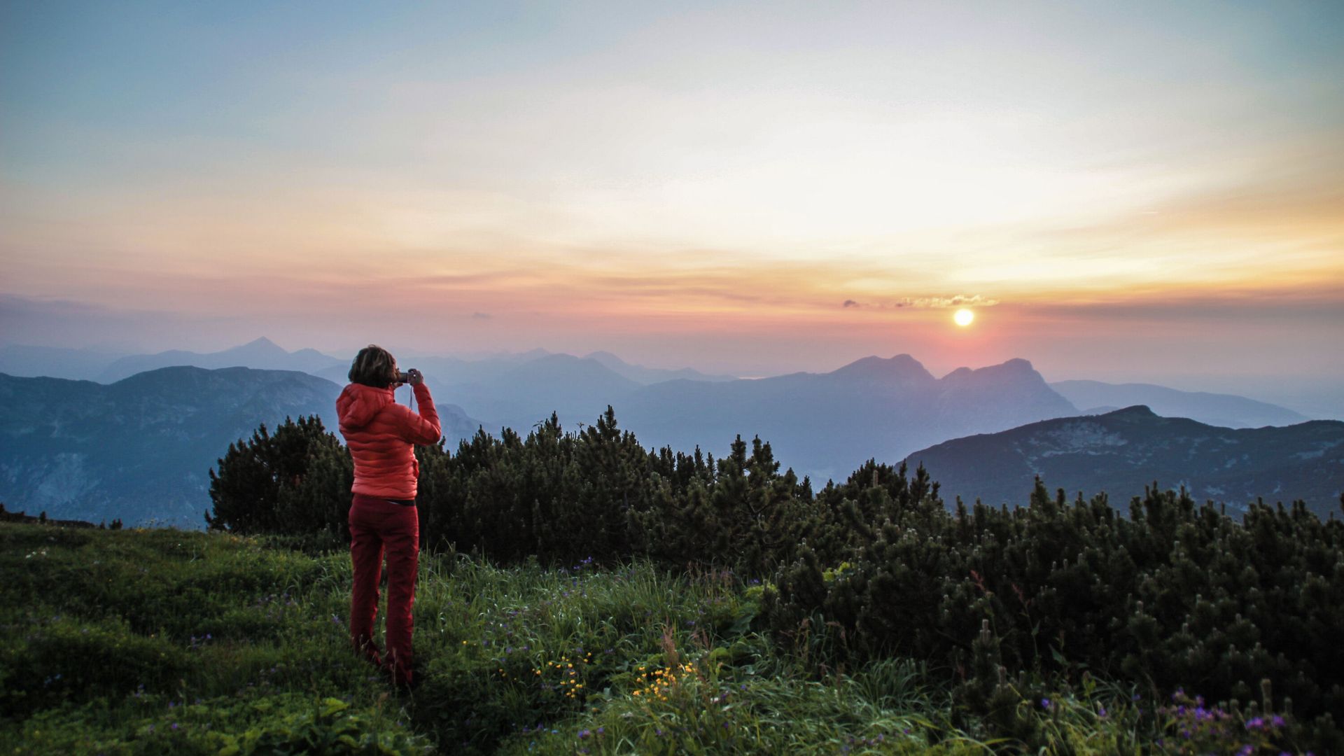 Sonnenuntergang vor dem Stöhrhaus am Untersberg