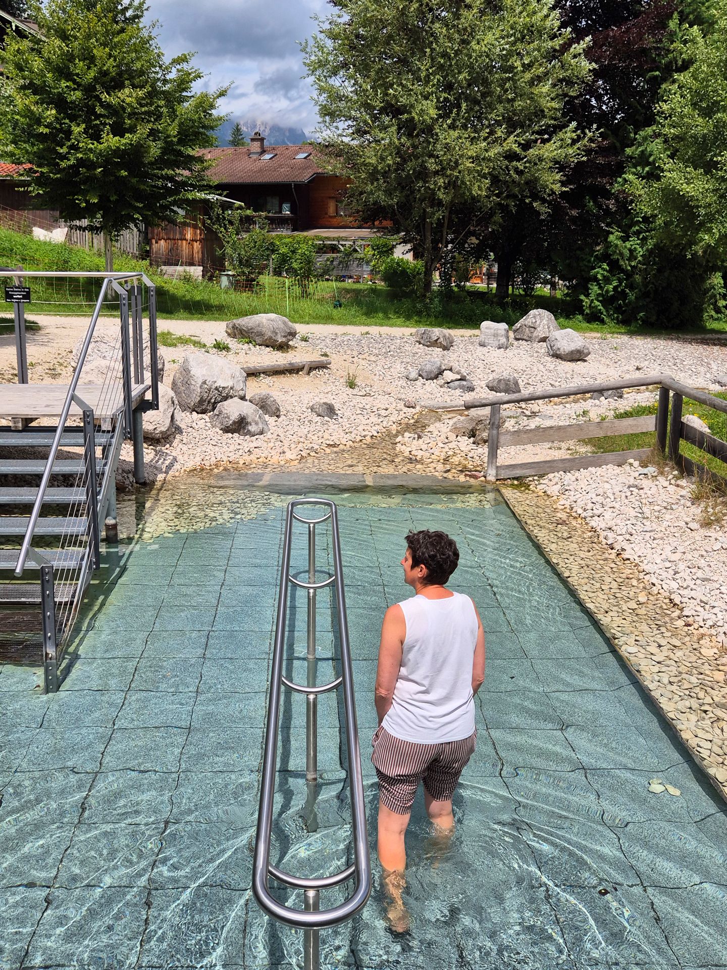 Das Kneippbecken am Rathaus  in Schönau am Königssee 