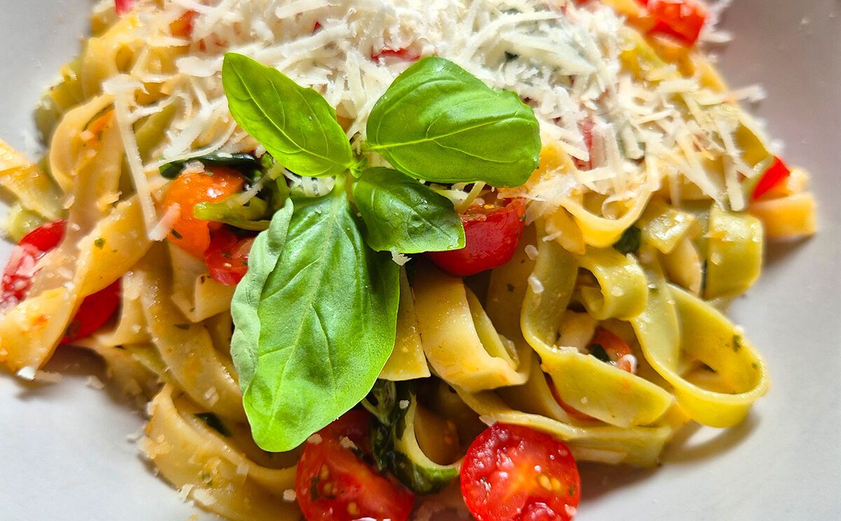 Basilikum-Tomaten-Nudeln à la Eddy
