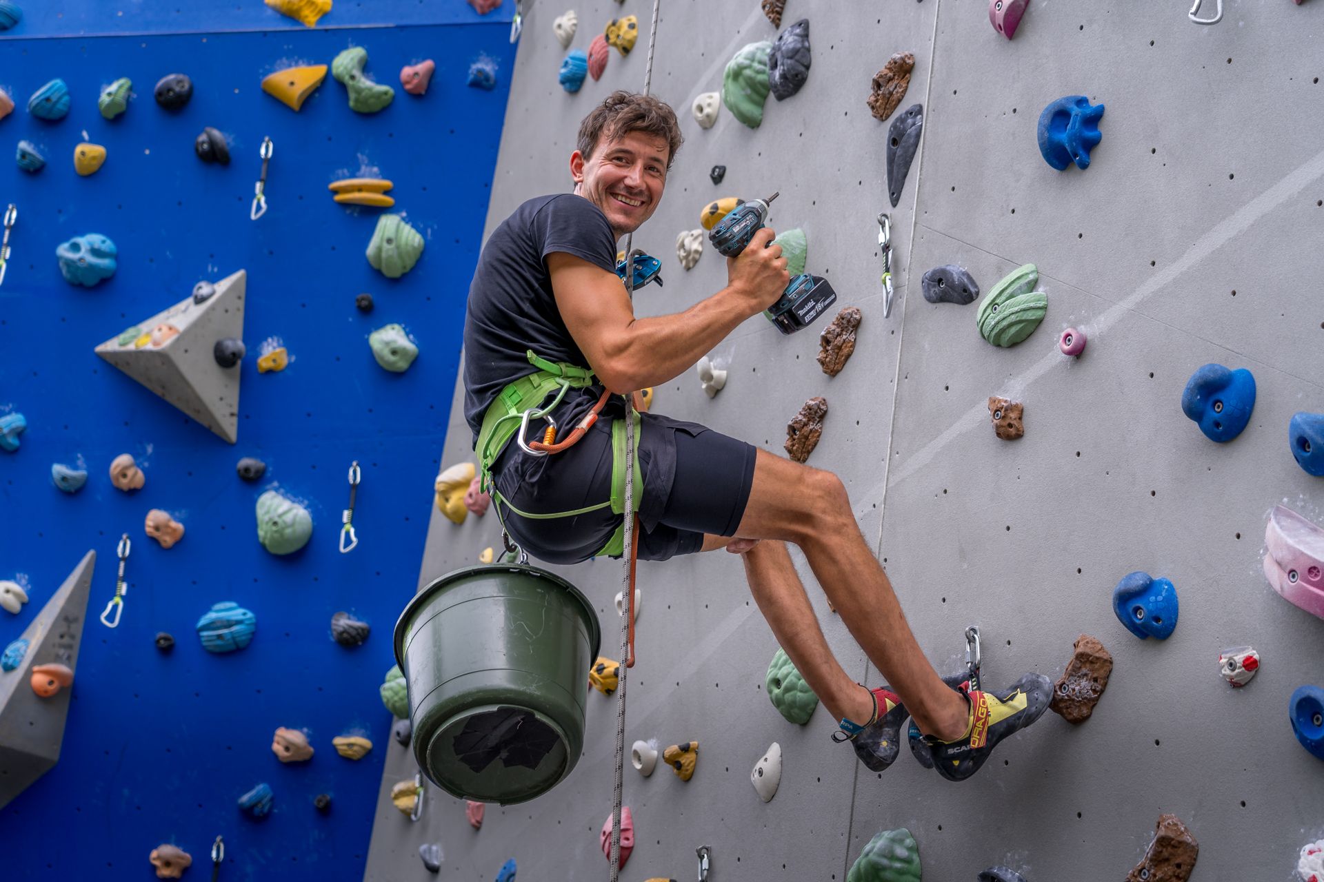 Stefan Hallinger ist verantwortlich für das Schrauben der Routen