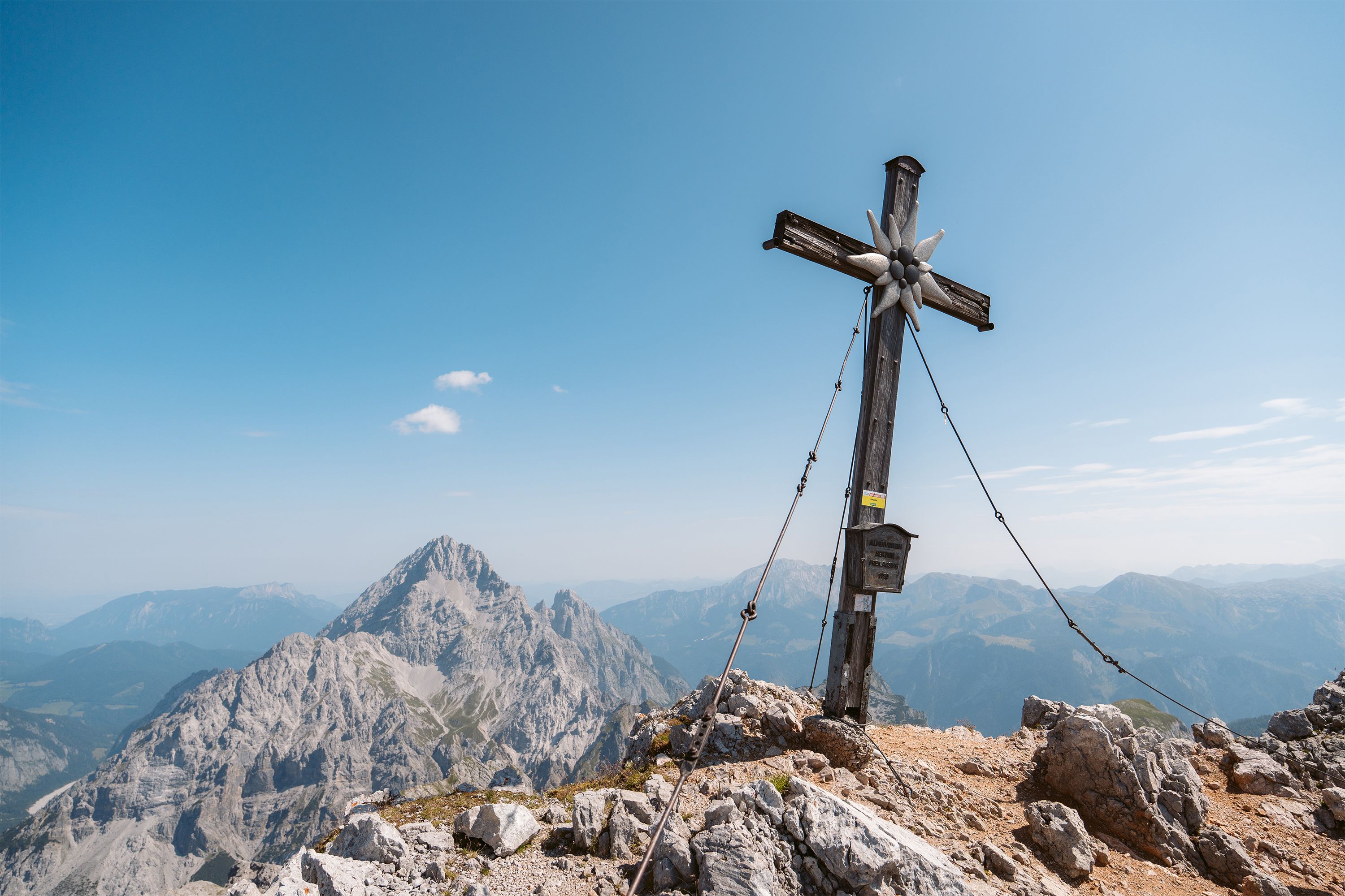 Hundstod Gipfelkreuz und Watzmann