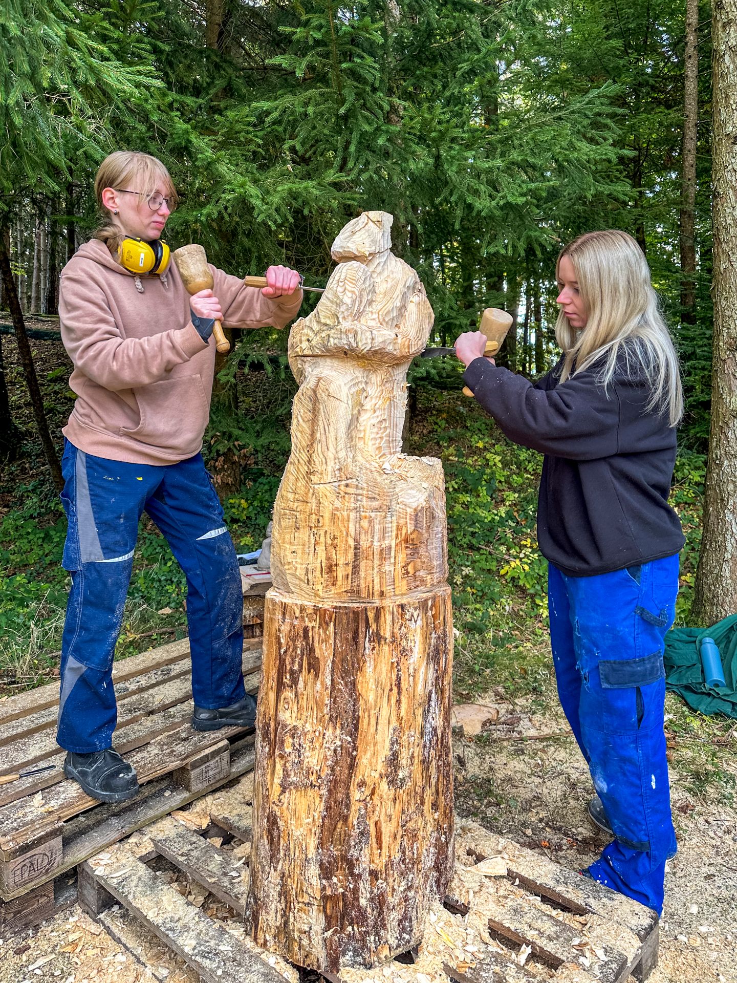 Arbeiten an einer Sagenfigur