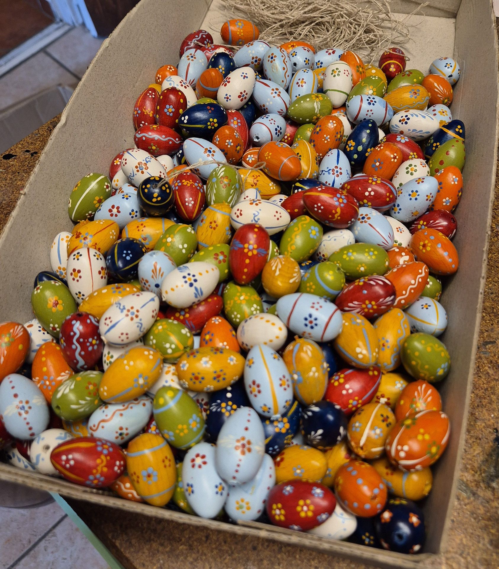 Die bunten Ostereier der Handwerkskunst in Berchtesgaden sind fertig für die nächste Verarbeitung